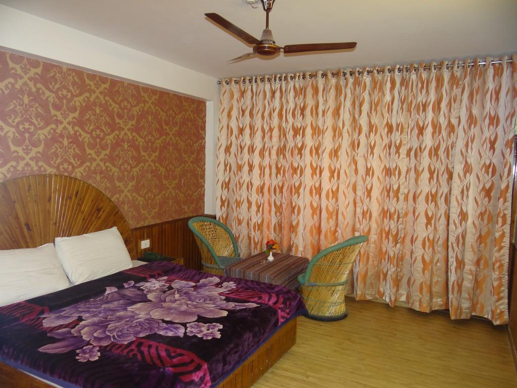 Hotel Natraj Manali Νταραμσάλα Δωμάτιο φωτογραφία